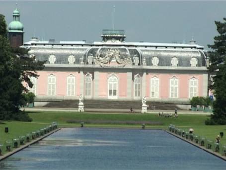 Düsseldorf : Schloss Benrath, der Spiegelweiher und die Rückseite Corps de Logis